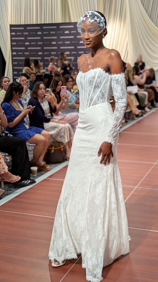 Wedding Dress of the Week: Essense of Australia D4332