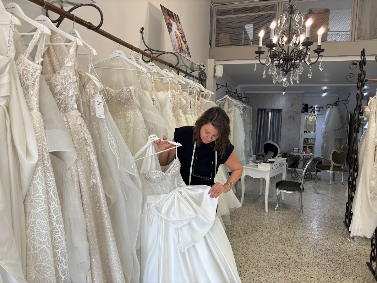 Off the rack Wedding Dresses